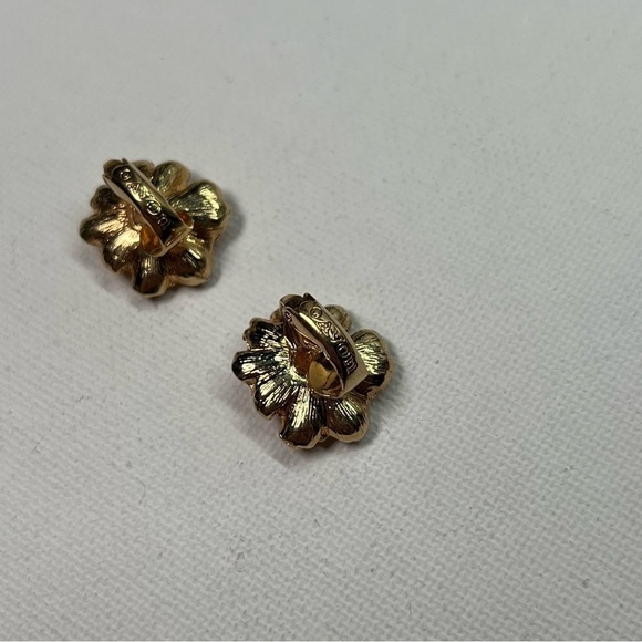 VINTAGE Avon Gold Tone Carnation Flower Clip On Earrings w/ Rhinestone - Picture 5 of 8